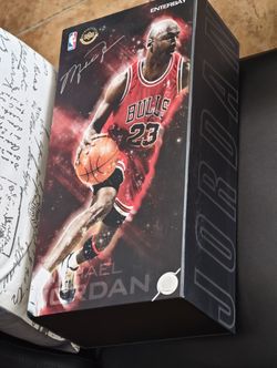 Enterbay Michael Jordan Chigago Bulls #23 Red Series 1 Road Edition NBA