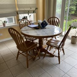 Kitchen table And 4 Chairs 