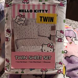 Hello Kitty Twin Sheet Set