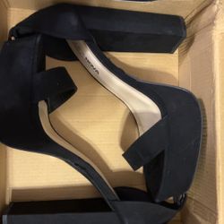 Black FASHION NOVA HEELS