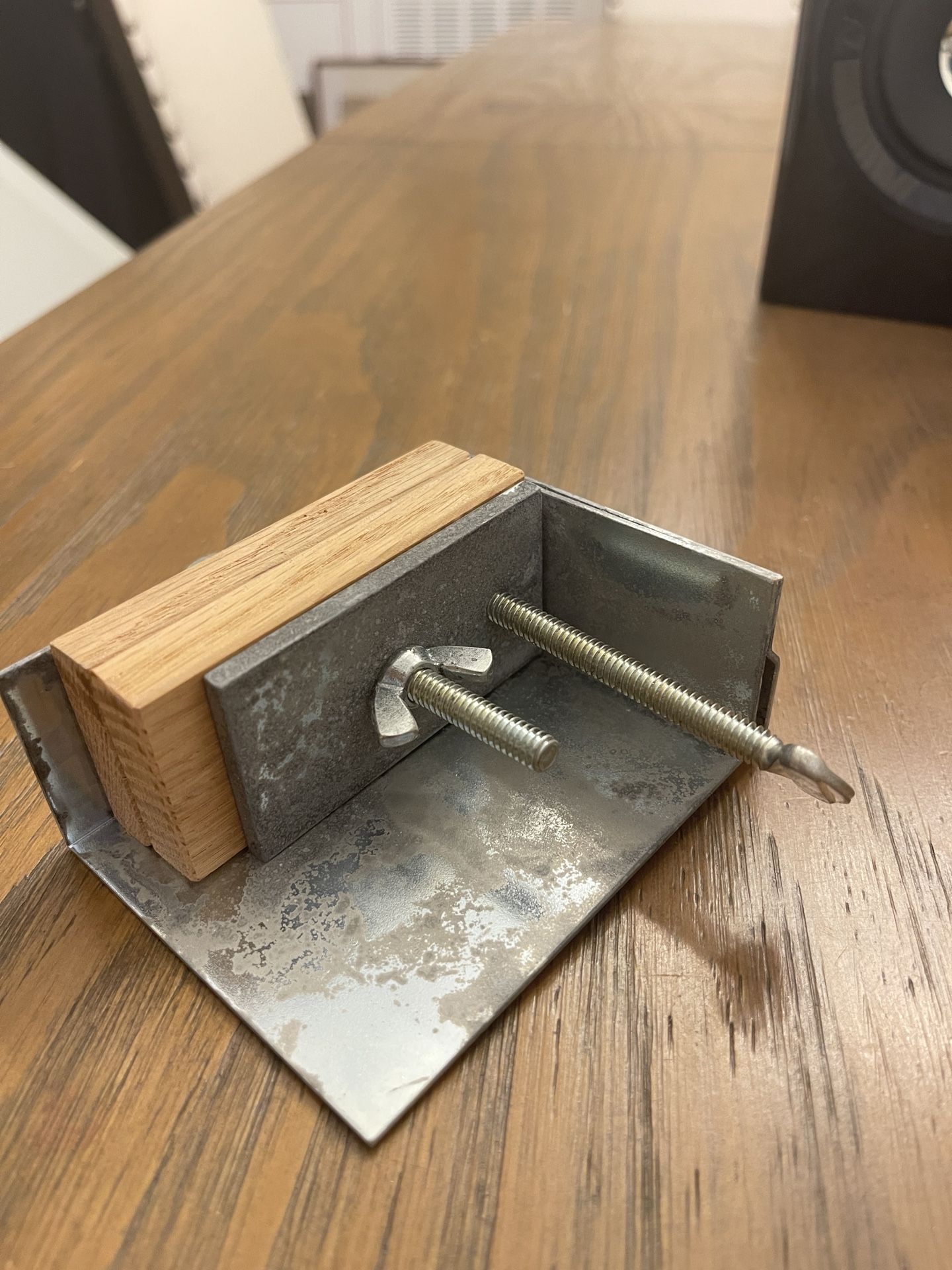 Graves 14-011 Rock Vise 4" Opening 1.5" Depth