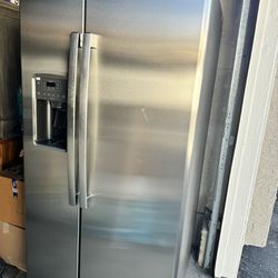 Large GE Refrigerator 