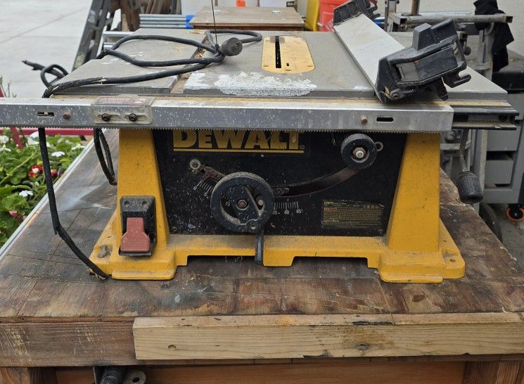 Dealt Table Saw