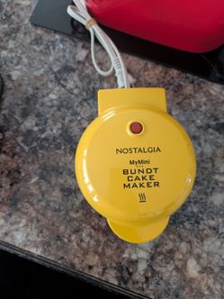 Nostalgia MyMini Bundt Cake Maker
