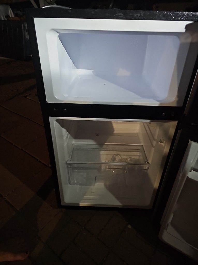 Mini Fridge & Freezer 