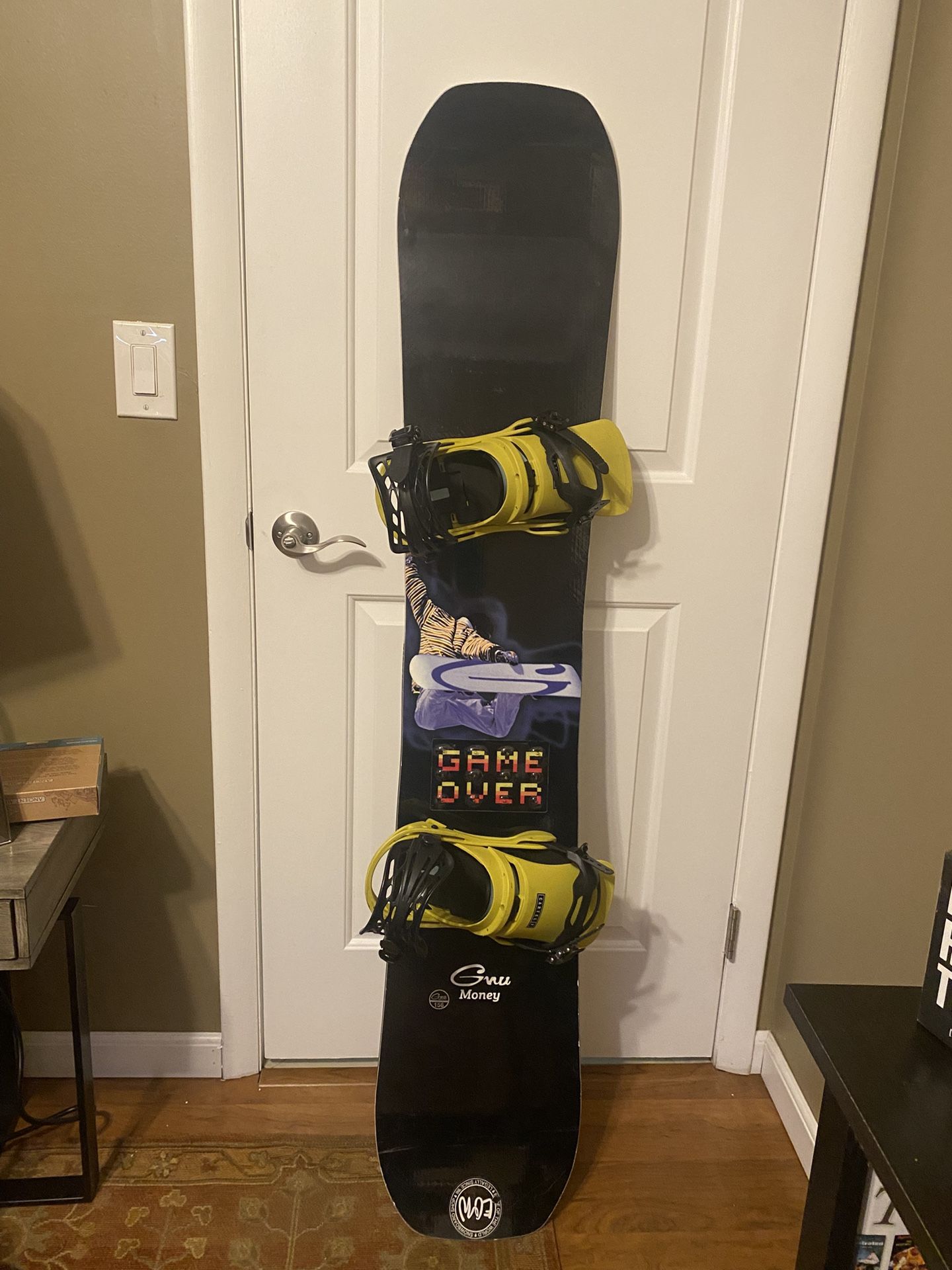 2024 GNU Snowboard W/bindings