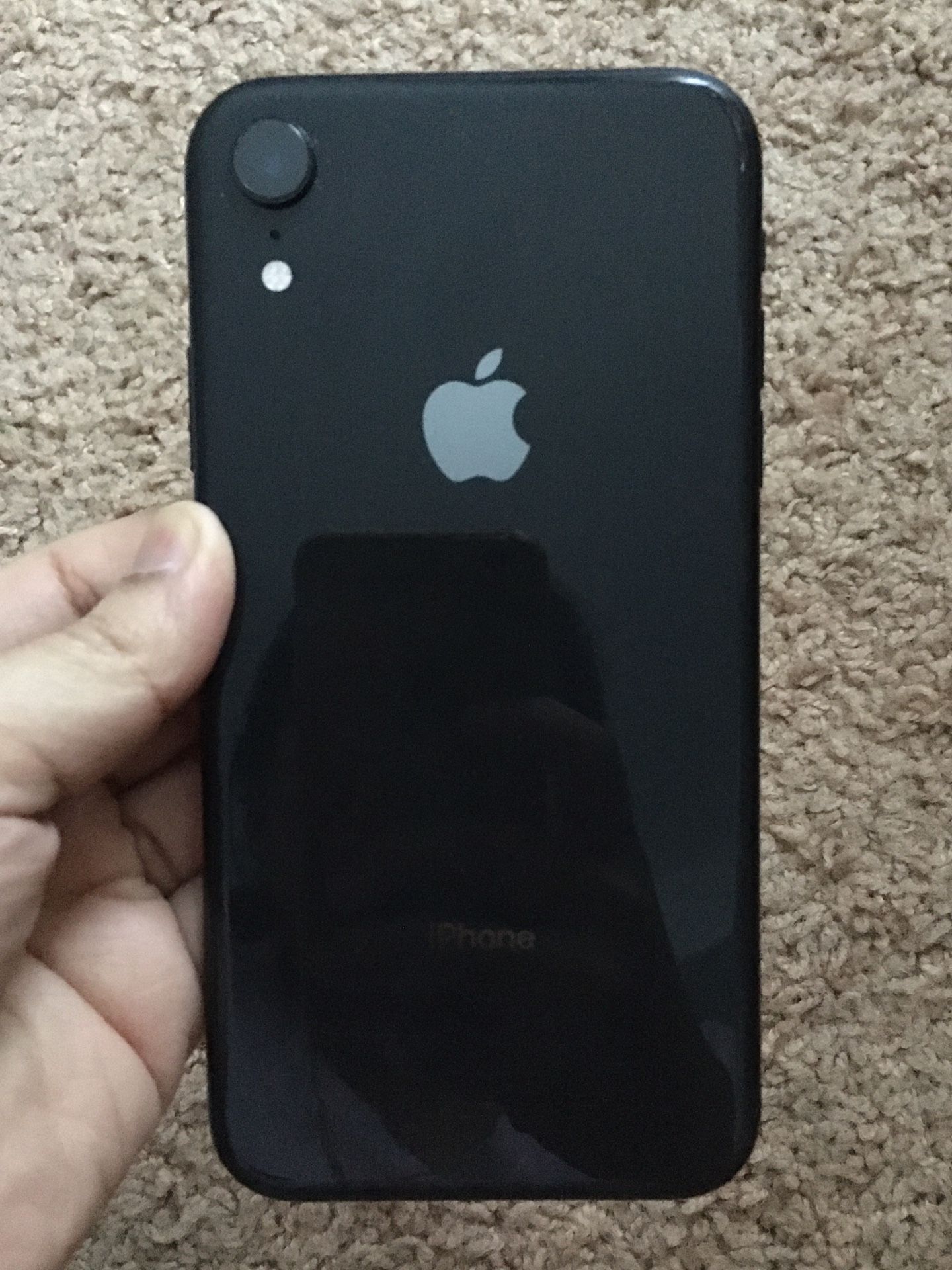 iPhone XR UNLOCKED CRACKED SCREEN