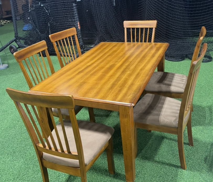 Dining Room Table And 6 Chairs