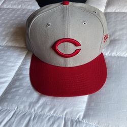Size 7 5/8 Cincinnati Reds New Era Fitted Hat