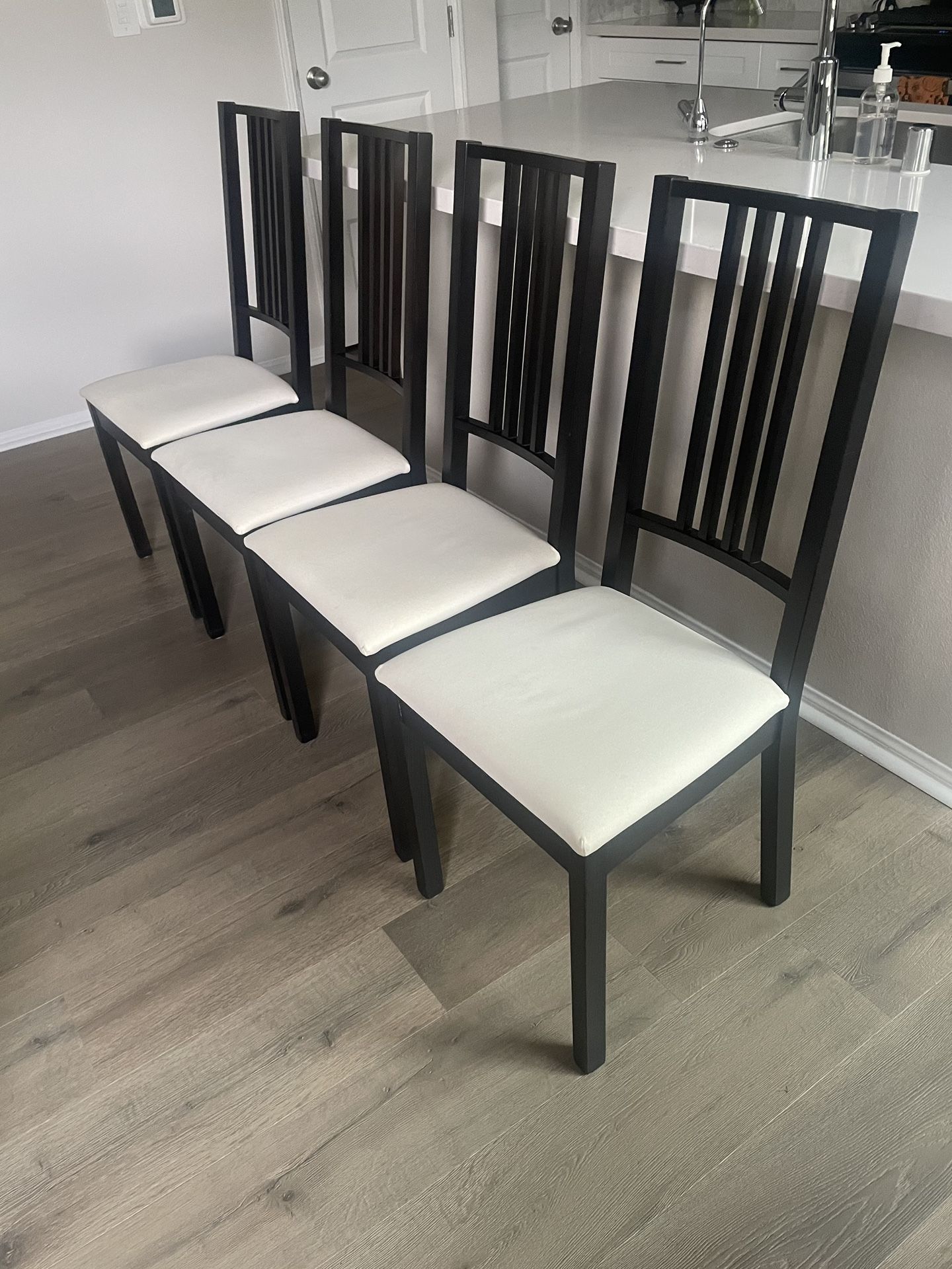 4 Dining Chairs