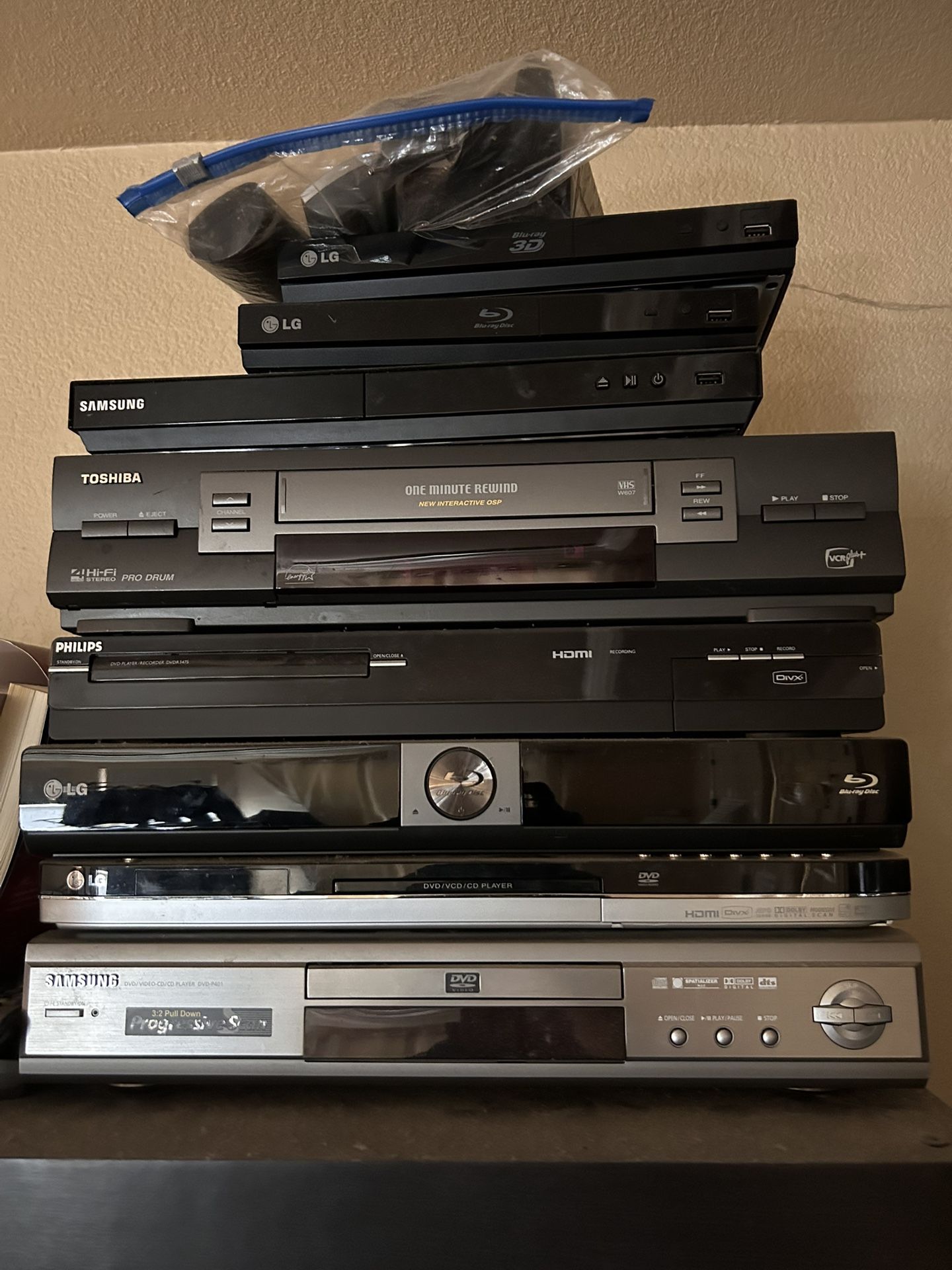 Lot of Blu-ray / DVD / VHS Players – LG, Samsung, Toshiba, Philips (As-Is)