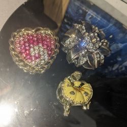 HUGE LOT OF PINS BROOCHES AND PENDANTS!! 