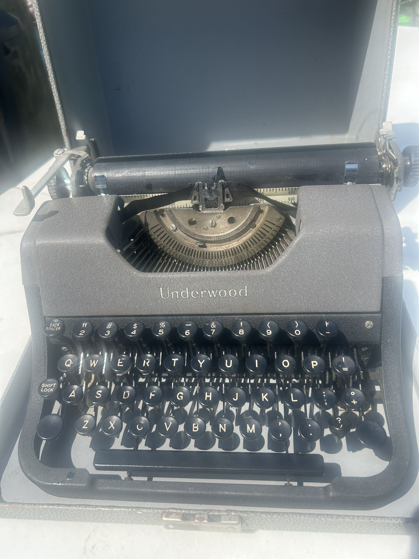 Antique Underwood Typewriter With Key Works Great