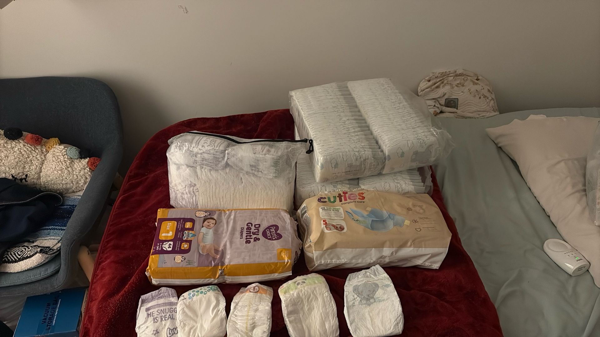 Newborn And 1size 1 Diapers Must Go Soon As Possible!