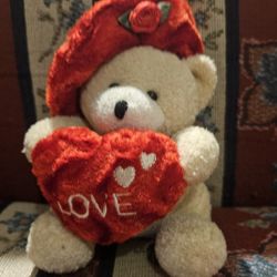 VALENTINES  DAY TAN TEDDY BEAR WITH  "LOVE"  VELVET RED  HEART  & HAT  PLUSH  TOY  