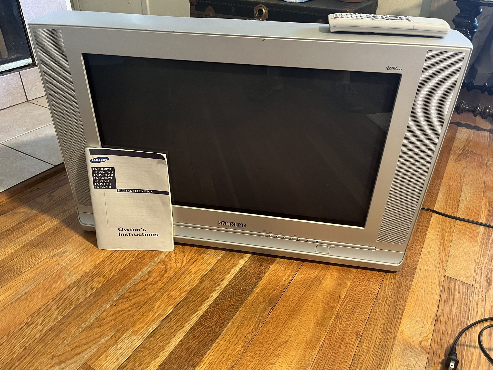 Samsung 16:9 26” CRT TV Model TX-P2670WH