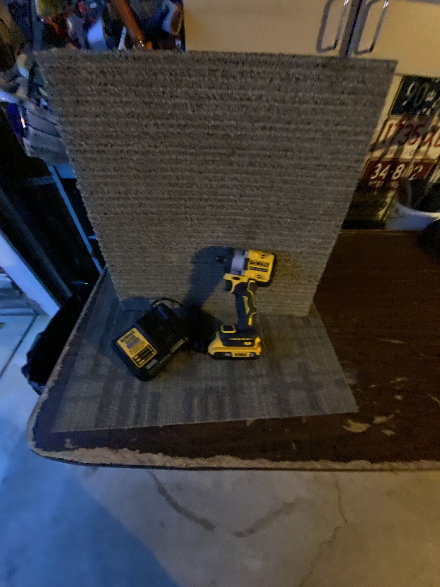 Dewalt 20 V 3/8 impact wrench kit