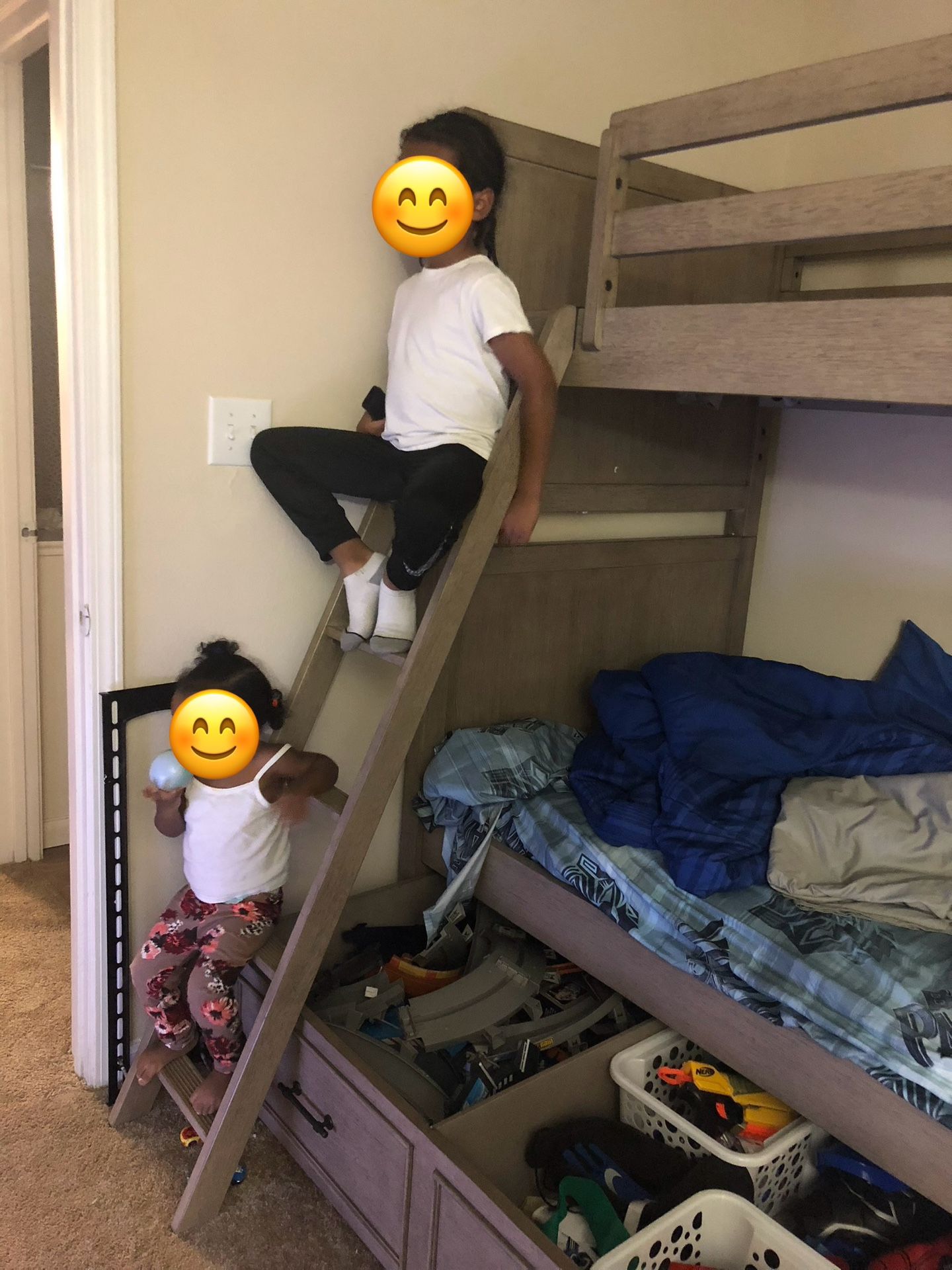 Bunk beds -Twin /Grey(Haverty Furniture)