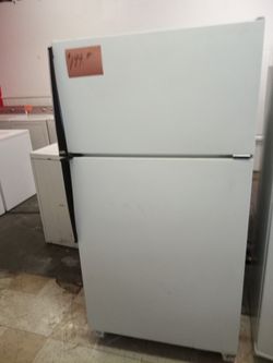 Amana Refrigerator white ex large works great good condition .Warranty . Delivery available . 2203 Fowler st. Ft. Myers 33901