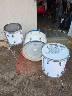 Drum kit (vintage Rogers bass drum with Ludwig Rocker toms