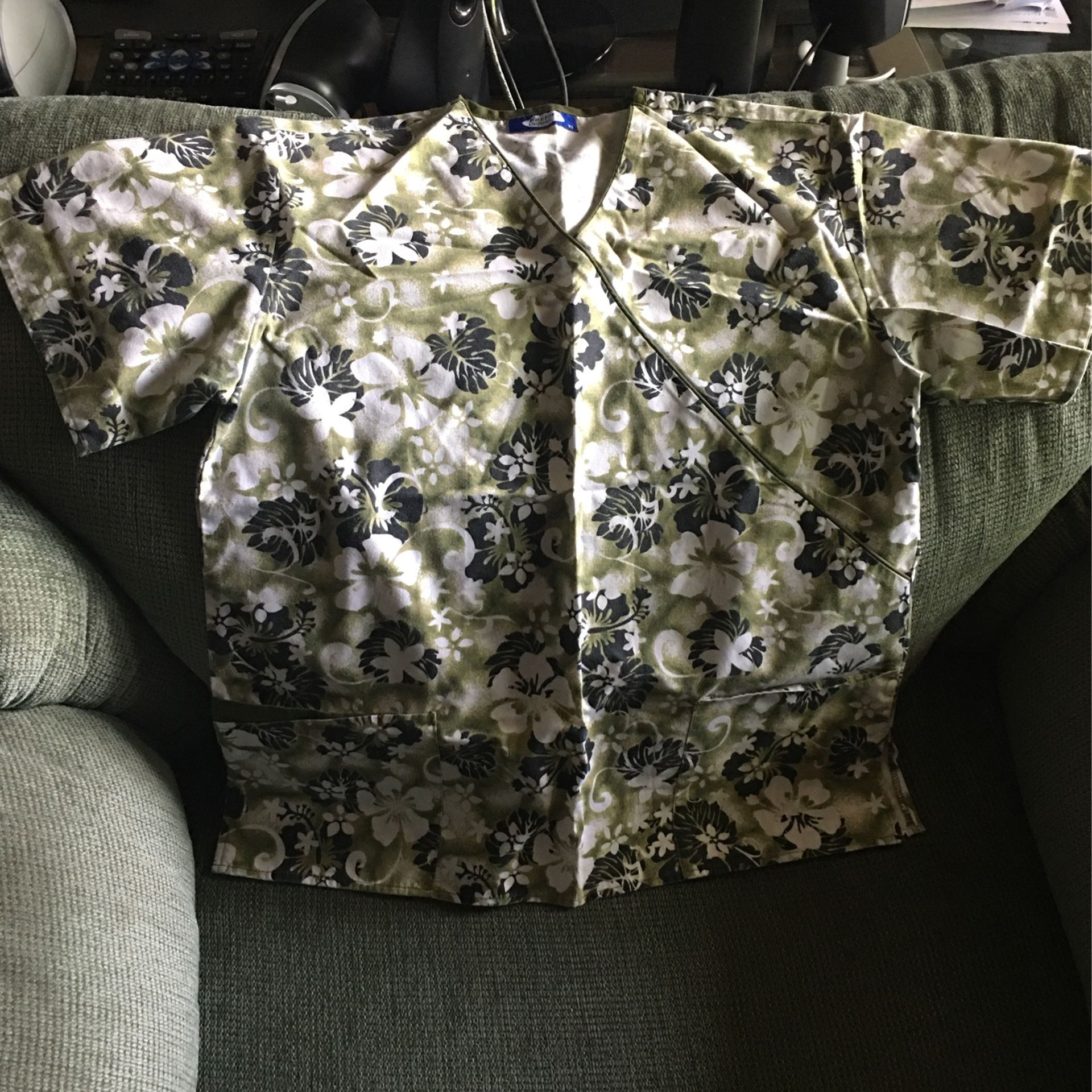 Scrub Top Floral
