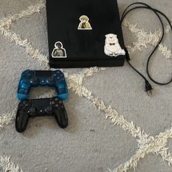 PS4 slim and controllers