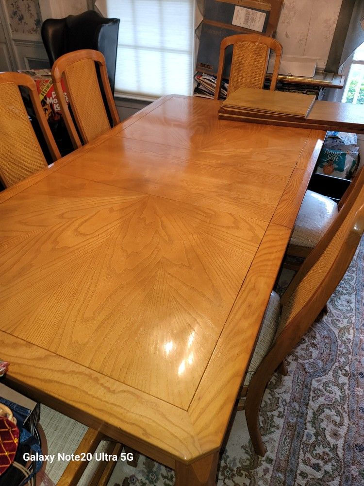 Solid Wood Extendable Dining Room Table