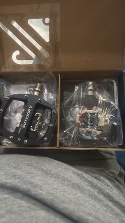 MTB Clipless Sealed Bearing Bicycle Clips PD-M680 Pedal Compatible with SPD Cleats