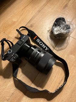 Sony a6400 w/ SIGMA 35mm 1.4 USED BUT LIKE BRAND NEW.