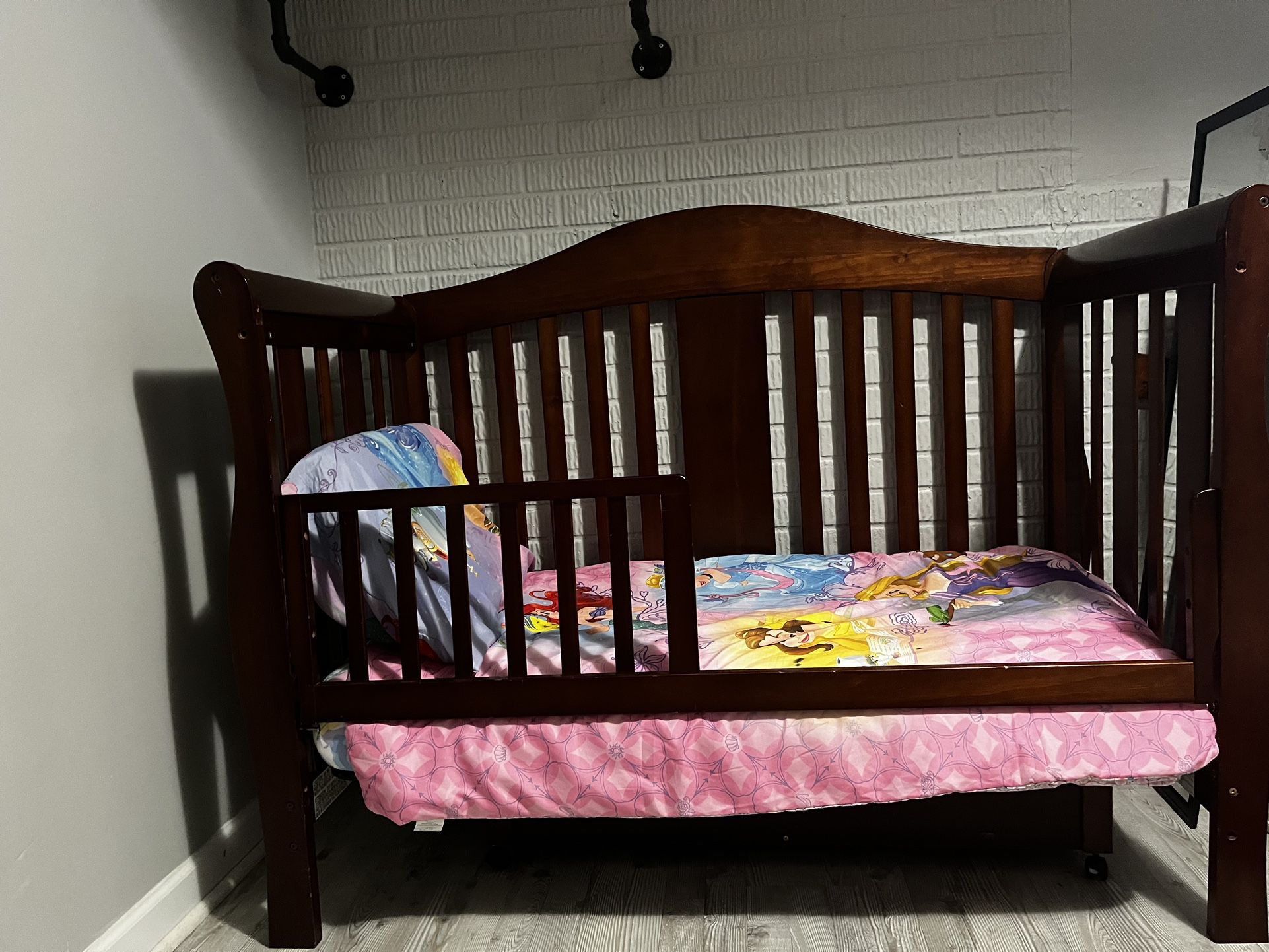 Toddler Bed / Crib