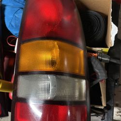 Sierra Tail Lights Left And Right Side Used This Fits 1999 To 2006