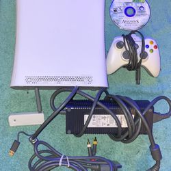 XBOX 360 CONSOLE WITH VIDEO GAME & CONTROLLER