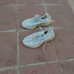 Par De Tenis Varatos Size 8 $20