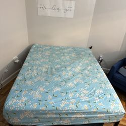 🛏️ Queen Size Memory Foam Bed Set – Mattress + Frame + Pillows – $240 Total (Pick Up Only)