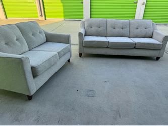 Spacious 2 piece couch set- FREE DELIVERY 🚚
