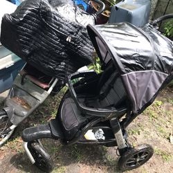Very nice high-quality Chico fold up jogging stroller with enclosure cover please see all pictures only $100 firm