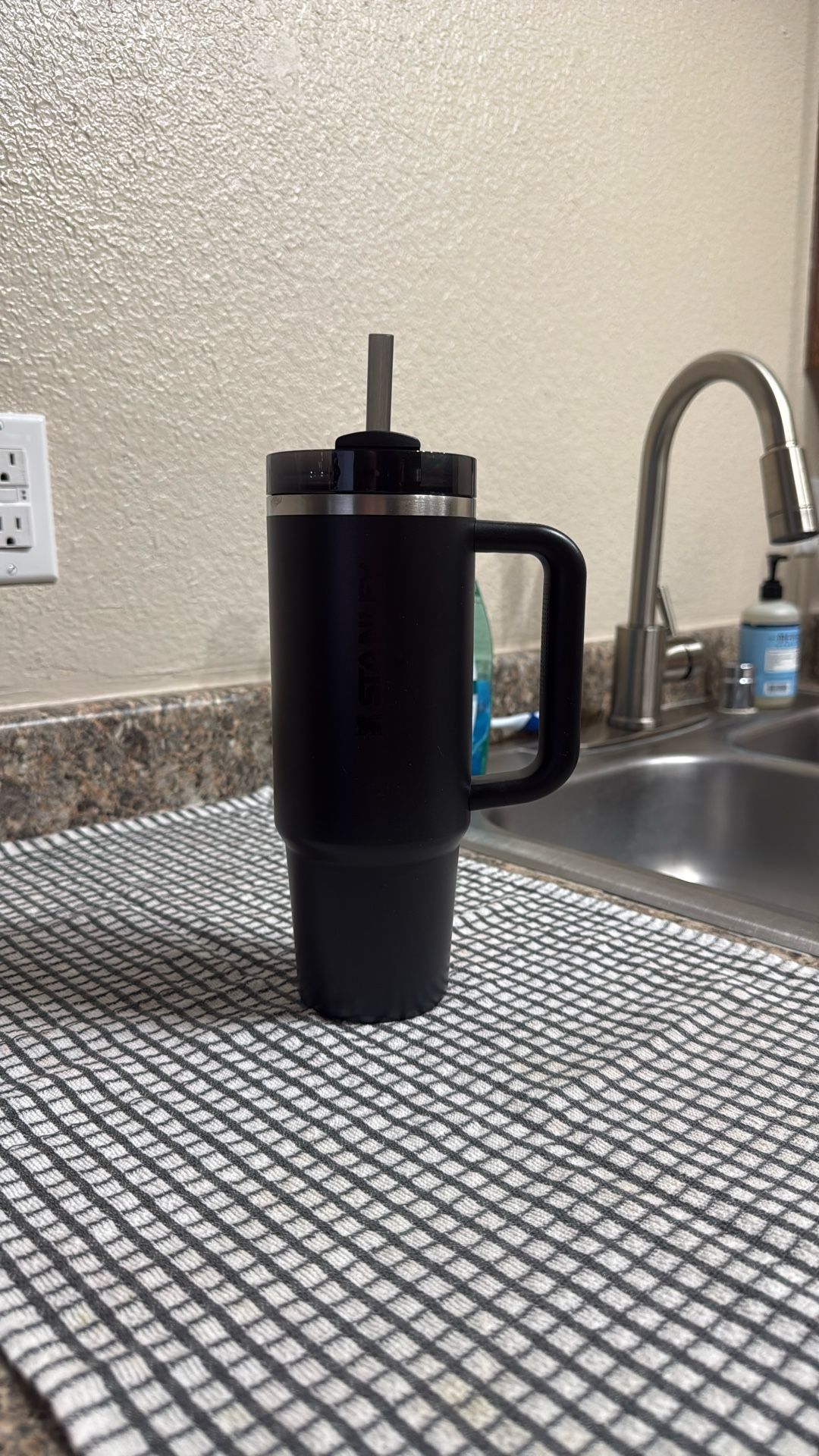 Black 32oz Stanley