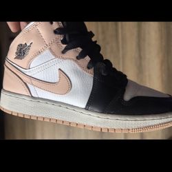 Air Jordan 1 Mid ‘Crimson Tint’