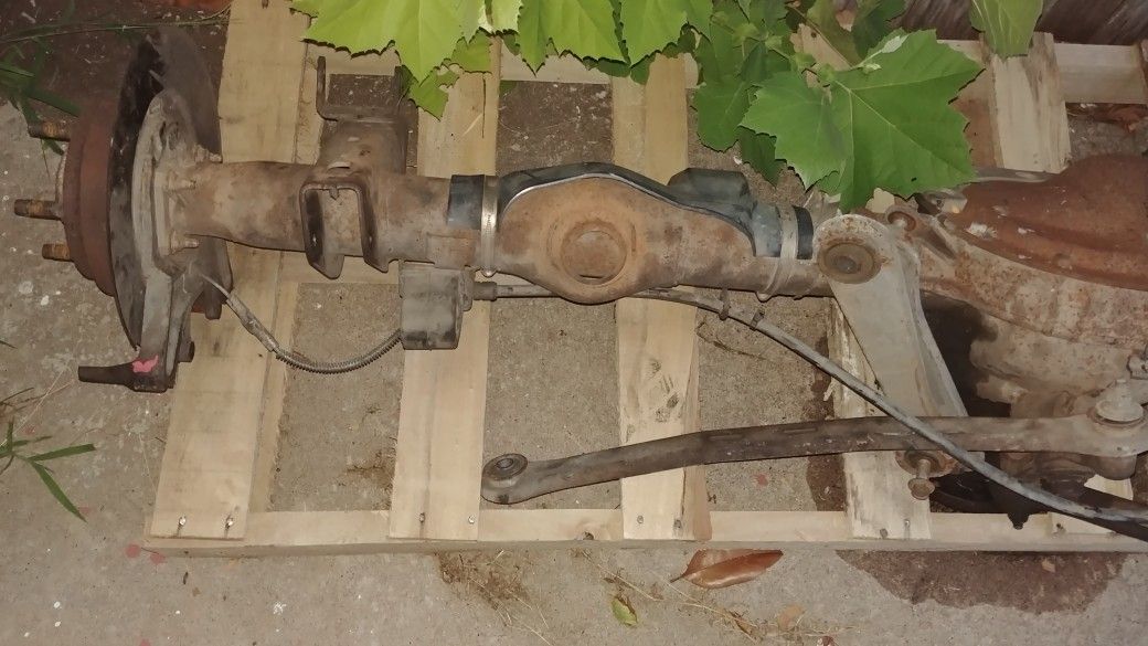 2005-2011 Ford Crown Victoria Drive Axle Assembly Rear