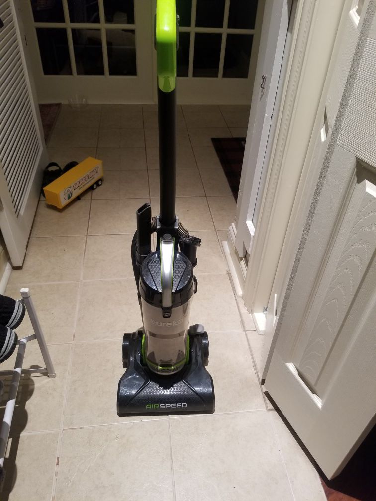 Vacuum cleaner, eureka