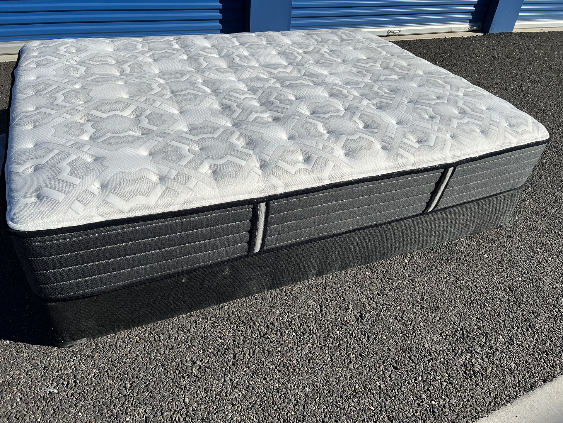 Queen Size Bed ! Queen Bed ! Sealy Posturepedic Queen Mattress And Box