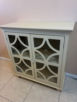 Curio cabinet ( off white)