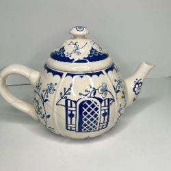 Disney store tea pot collectible