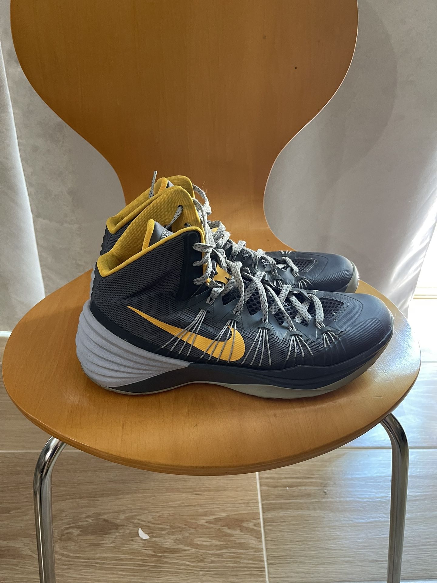 Nike Basketball Shoes Size 10.5
