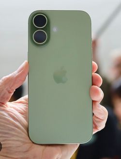 iPhone 17