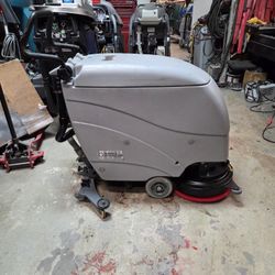 Floor SCRUBBER Advance 