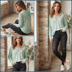 LIKE NEW LIGHTWEIGHT MINT GREEN AQUA PULLOVER NO BOUNDARIES KNIT LACE UP HOODED SWEATER LONG SLEEVED SHIRT WOMEN'S SIZE LARGE LG