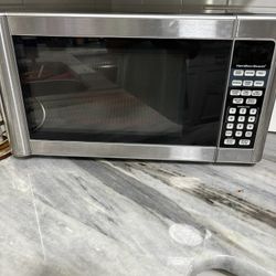 Hamilton Beach 1000 Watt Stainless Stain Microwave Oven