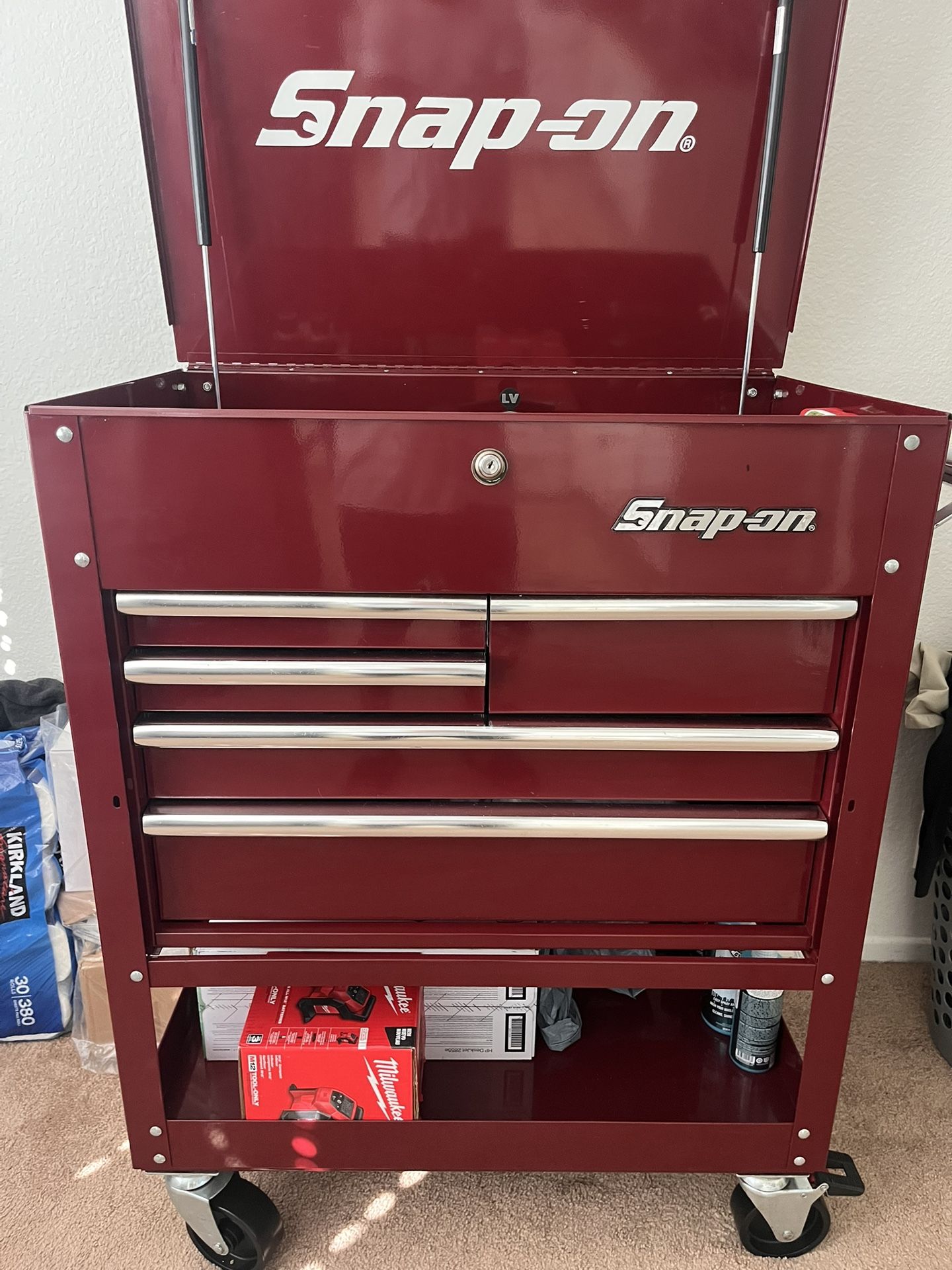 SNAP ON TOOL BOX EXCELLENT CONDITION 