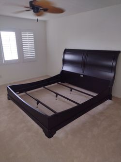 King Sleigh bed
